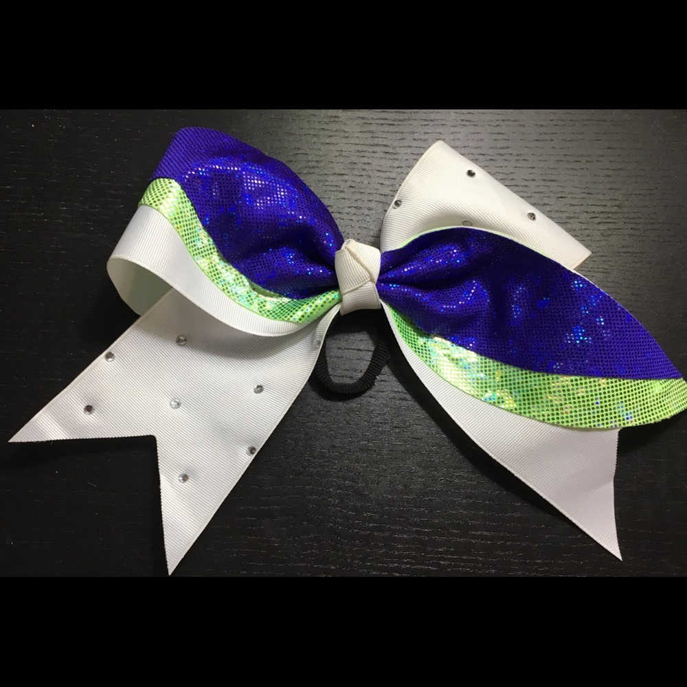 Cheer bow with gems